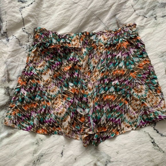 Lily White Multicolour Shorts - Picture 2 of 3